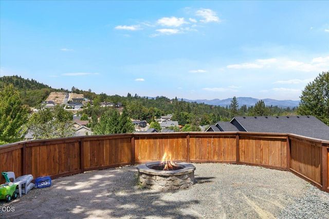2391 Robertson Crest, Grants Pass, OR 97527