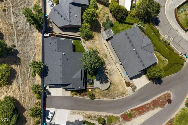 2391 Robertson Crest, Grants Pass, OR 97527