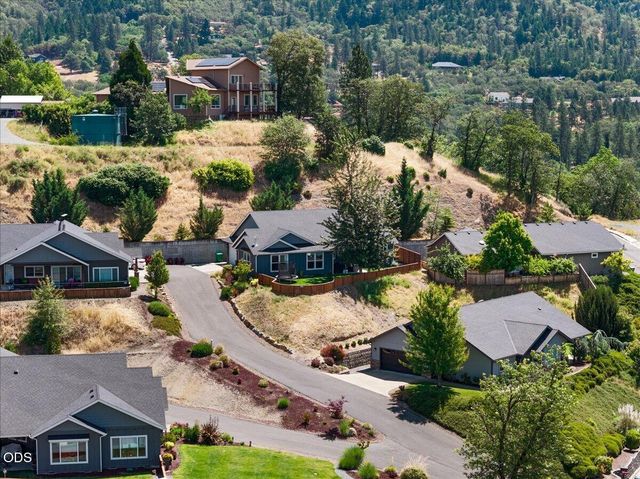 2391 Robertson Crest, Grants Pass, OR 97527