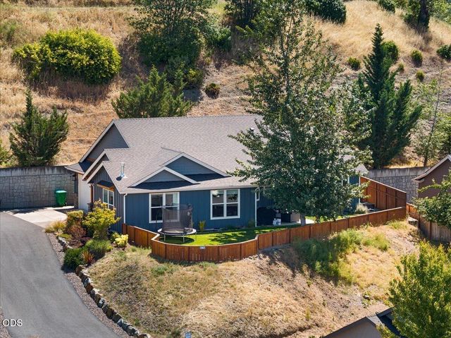 2391 Robertson Crest, Grants Pass, OR 97527
