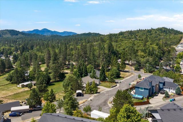 2391 Robertson Crest, Grants Pass, OR 97527