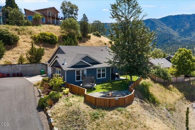 2391 Robertson Crest, Grants Pass, OR 97527