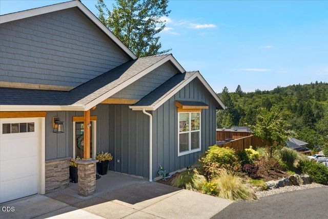 2391 Robertson Crest, Grants Pass, OR 97527