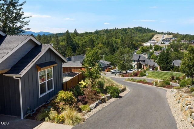 2391 Robertson Crest, Grants Pass, OR 97527