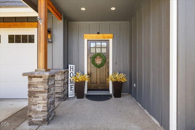 2391 Robertson Crest, Grants Pass, OR 97527