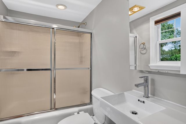 221 Fountain St, Framingham, MA 01702