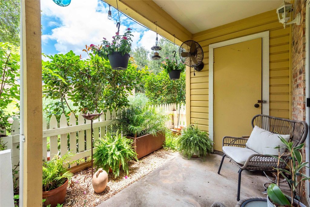 1601 Faro DR 1303, Austin, TX 78741