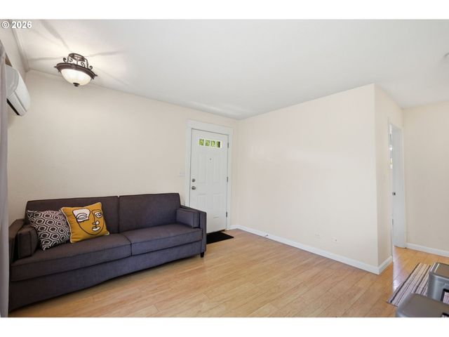 2121 W 15TH Ct, Eugene, OR 97402