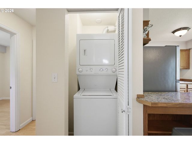 2121 W 15TH Ct, Eugene, OR 97402