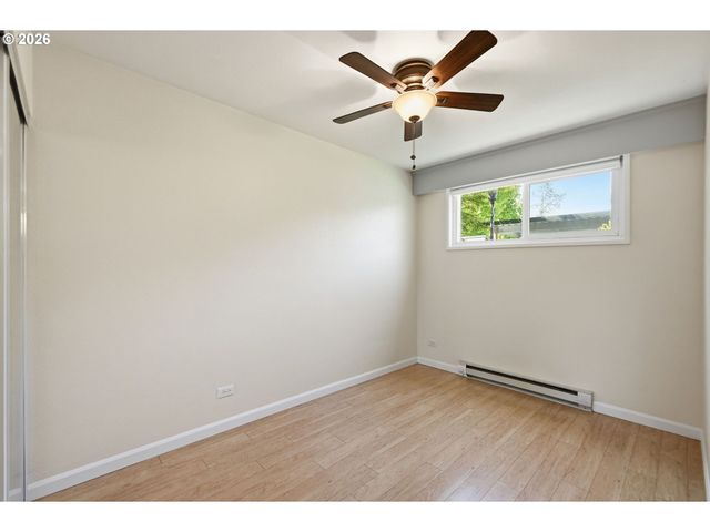 2121 W 15TH Ct, Eugene, OR 97402