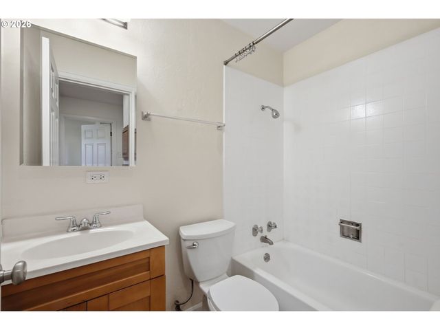 2121 W 15TH Ct, Eugene, OR 97402