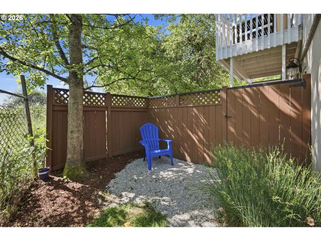 2121 W 15TH Ct, Eugene, OR 97402
