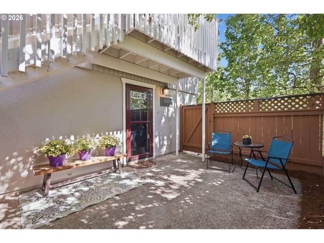 2121 W 15TH Ct, Eugene, OR 97402
