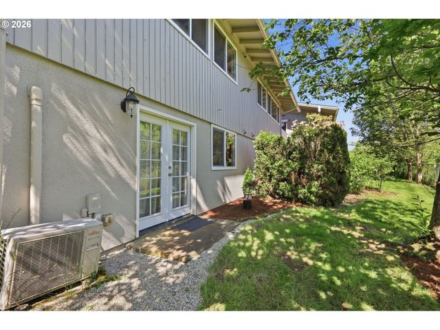 2121 W 15TH Ct, Eugene, OR 97402