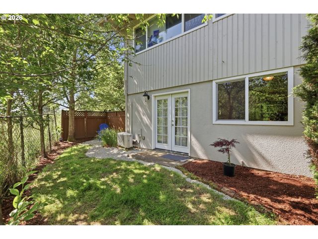 2121 W 15TH Ct, Eugene, OR 97402