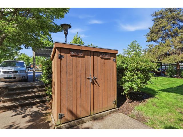 2121 W 15TH Ct, Eugene, OR 97402