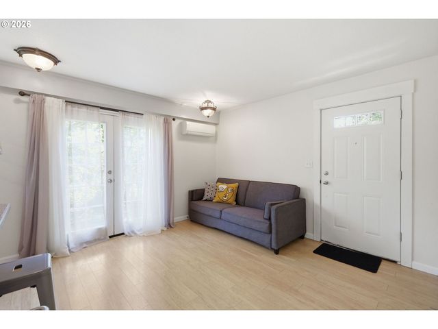 2121 W 15TH Ct, Eugene, OR 97402