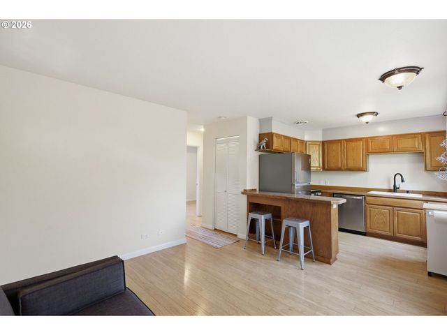 2121 W 15TH Ct, Eugene, OR 97402