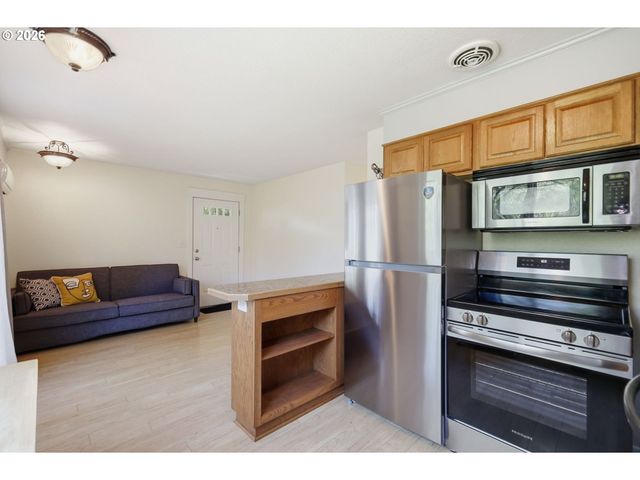 2121 W 15TH Ct, Eugene, OR 97402