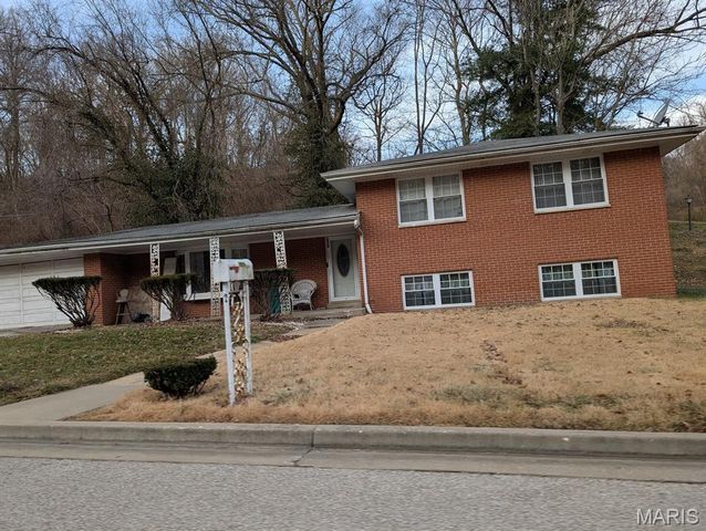 9002 De Boupre Street, East St Louis, IL 62203