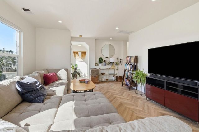 110 Library Lane, Santa Cruz, CA 95062