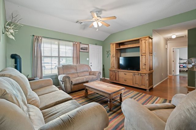 1105 Ashwood Court, Cleburne, TX 76033