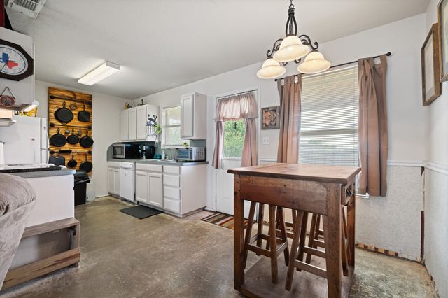 1105 Ashwood Court, Cleburne, TX 76033