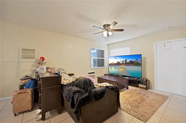 923 N 16th Ct, Hollywood, FL 33020