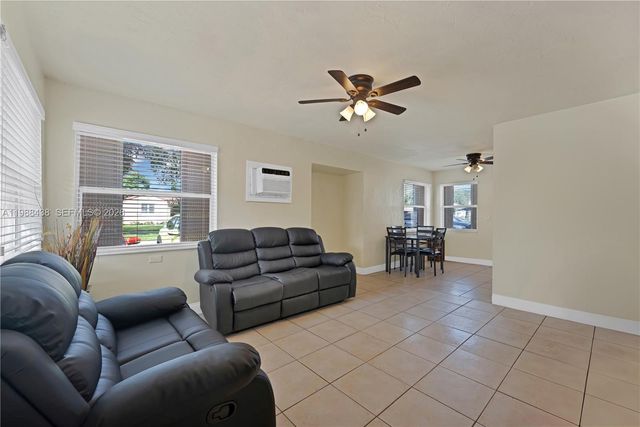 923 N 16th Ct, Hollywood, FL 33020