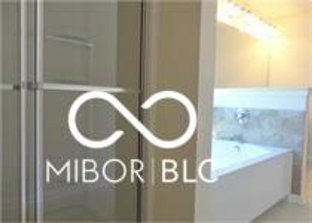 6314 Silver Leaf Drive, Zionsville, IN 46077