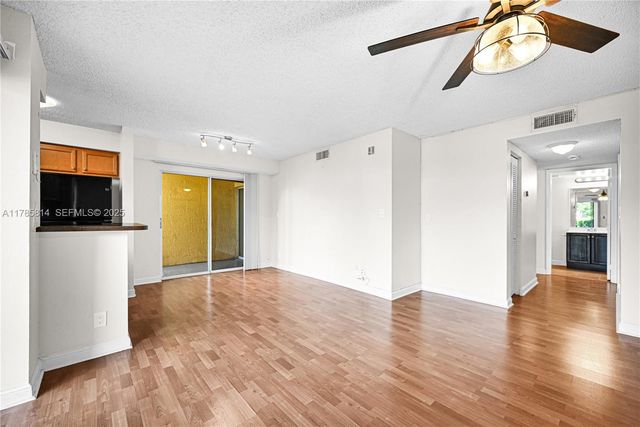 7640 Westwood Drive 404, Tamarac, FL 33321