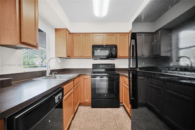 7640 Westwood Drive 404, Tamarac, FL 33321