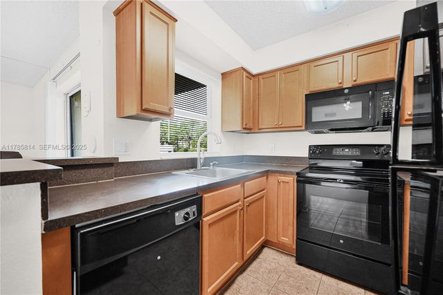 7640 Westwood Drive 404, Tamarac, FL 33321