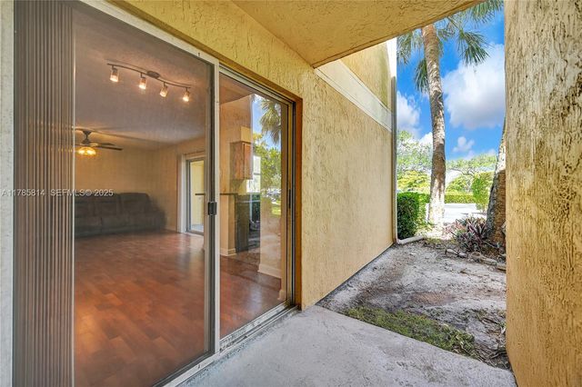 7640 Westwood Drive 404, Tamarac, FL 33321