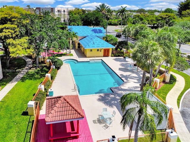 7640 Westwood Drive 404, Tamarac, FL 33321