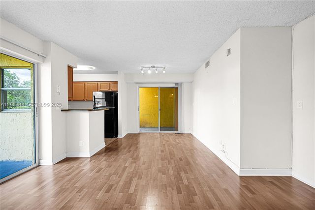 7640 Westwood Drive 404, Tamarac, FL 33321
