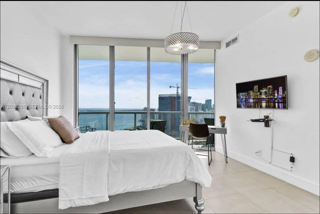 888 Biscayne Boulevard 4701, Miami, FL 33132