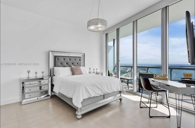 888 Biscayne Boulevard 4701, Miami, FL 33132