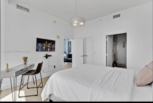 888 Biscayne Boulevard 4701, Miami, FL 33132