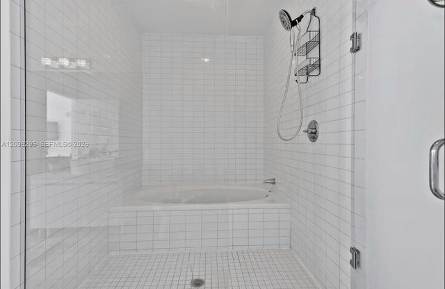 888 Biscayne Boulevard 4701, Miami, FL 33132