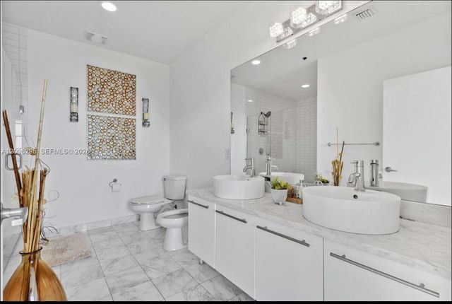 888 Biscayne Boulevard 4701, Miami, FL 33132