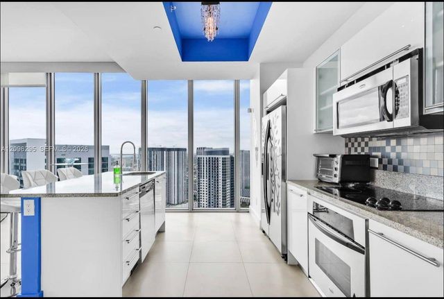 888 Biscayne Boulevard 4701, Miami, FL 33132