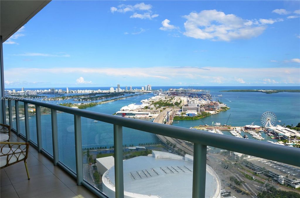 888 Biscayne Boulevard 4701, Miami, FL 33132