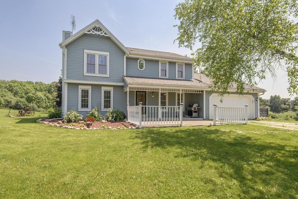 S30W31689 Sunset DRIVE, Waukesha, WI 53189