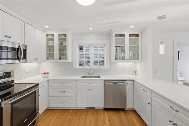 90 Willow St, Westwood, MA 02090