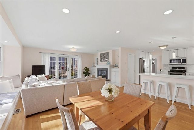 90 Willow St, Westwood, MA 02090