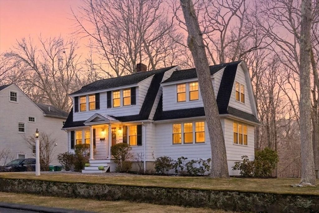 90 Willow St, Westwood, MA 02090