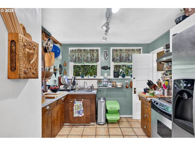 9225 Sw BOONES FERRY Rd, Portland, OR 97219