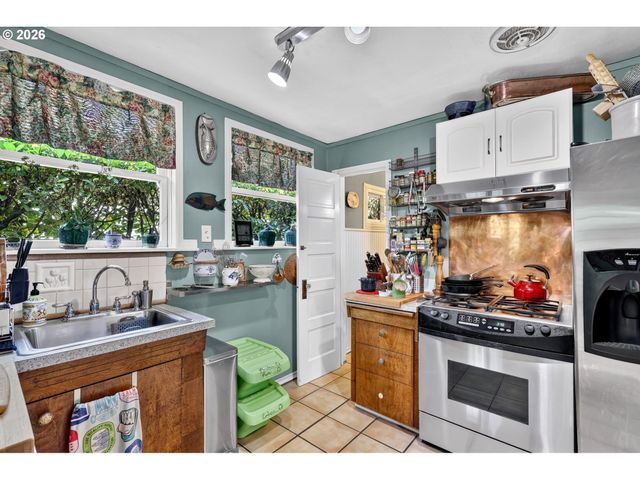 9225 Sw BOONES FERRY Rd, Portland, OR 97219