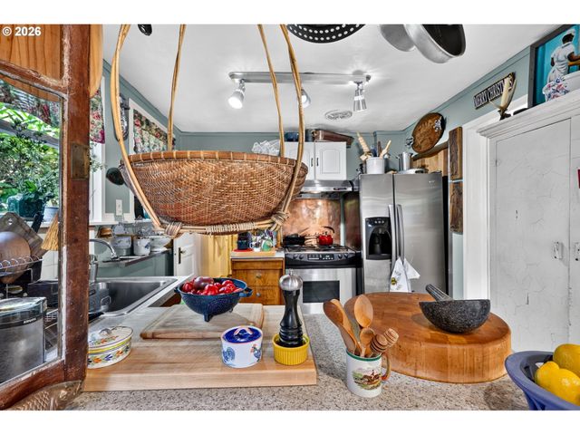 9225 Sw BOONES FERRY Rd, Portland, OR 97219